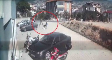 Sokak köpeklerinin saldırdığı çocuk babası sayesinde kurtuldu