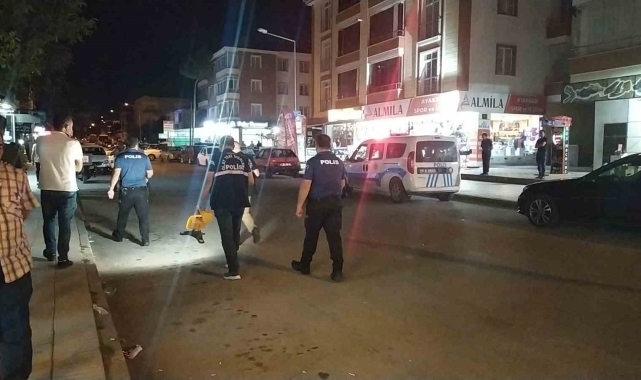 Sokak ortasında silahlı kavga