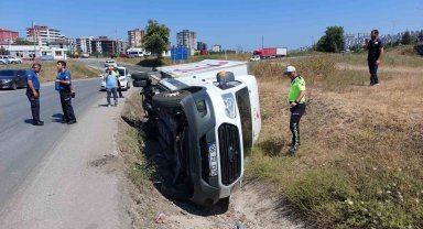 Türk Kızılay kan toplama aracı devrildi: 1 yaralı