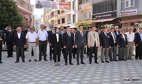 TÜRKELİ’DE ZAFER BAYRAMI’NIN 101. YILI KUTLANDI