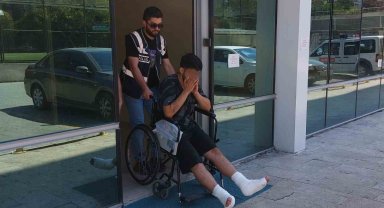 Uyuşturucu şüphelisi polisten kaçarken ayakları kırıldı, tekerlekli sandalye ile cezaevine gönderildi