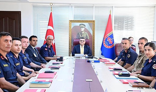 VALİ DR. ÖZARSLAN'DAN İL JANDARMA KOMUTANLIĞI’NA ZİYARET
