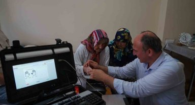 Yatalak hastalar ve yaşlıların kimlik değişimi evlerinde yapılıyor