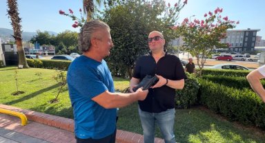 Yolda bulduğu para dolu çantayı sahibine teslim etti