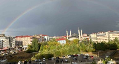 Ağrı'da yağmur sonrası gökkuşağı mest etti