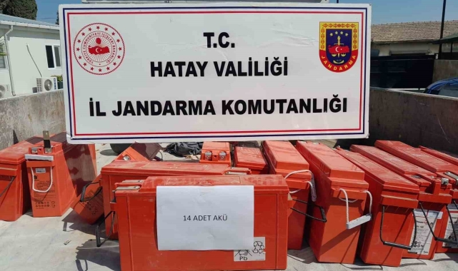 Akü hırsızları yakayı ele verdi