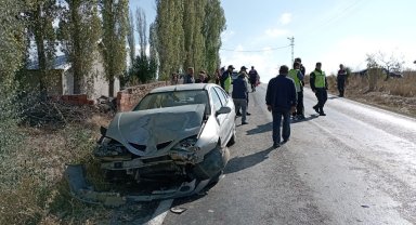 Arkadan çarparak 4 kişinin yaralanmasına neden oldu