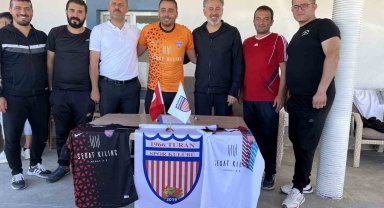 At üzerinde sözleşme imzaladı