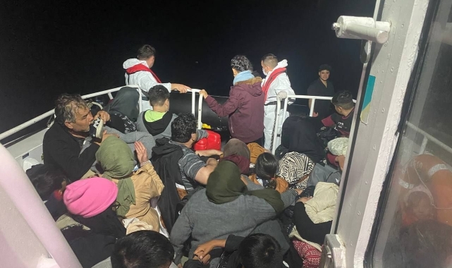 Ayvacık açıklarında Yunan unsurlarınca ölüme terk edilen 40 kaçak göçmen kurtarıldı