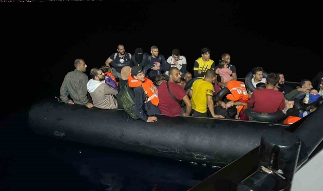 Ayvalık açıklarında 86 düzensiz göçmen Sahil Güvenlik tarafından yakalandı