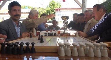 Babasından öğrendiği taktik oyun ile dünya 3'üncüsü oldu