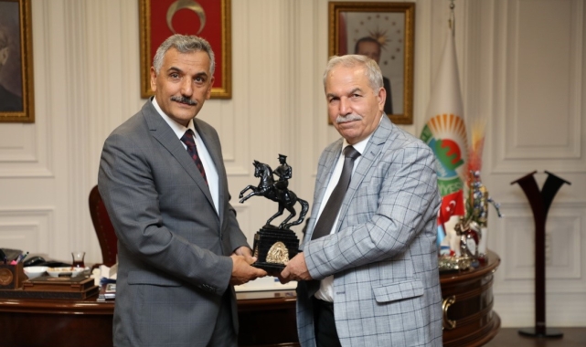 Başkan Demirtaş, eski Samsun Valisi Kaymak'a projeleri anlattı