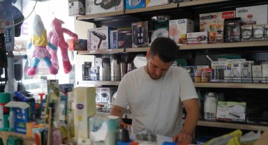 Büyük sel felaketinden sonra memleketine döndü, ailesinin kapanan kepengini yeniden açtı