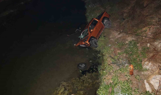 Büyüksu Deresi'ne pikapla uçtular: 1 ölü, 3 yaralı