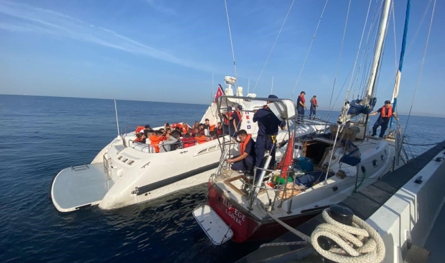 Çanakkale'de 73 kaçak göçmen ile 1 göçmen kaçakçısı şüphelisi yakalandı