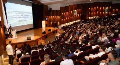 Diş hekimi adaylarına beyaz önlük töreni