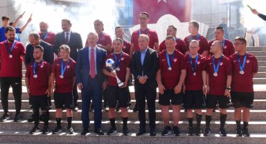 Down Sendromlu Futsal Milli Takımı'na coşkulu karşılama