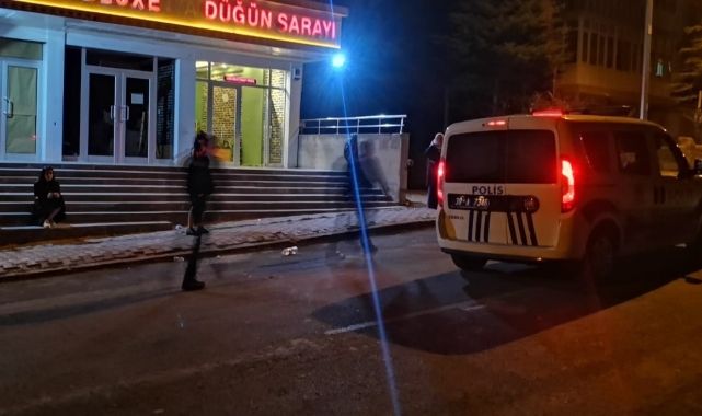 Düğünde çıkan kavgada 1 kişi bıçaklandı, annesi darp edildi