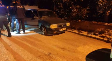 Dur ihtarına uymayıp polisleri peşine taktı, aracı terk edip kaçsa da cezadan kurtulamadı