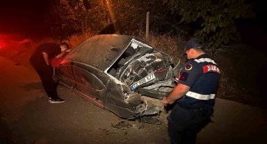 Elazığ'da kontrolden çıkan araç yoldan çıktı: 2'si ağır 3 yaralı