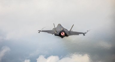 F-35A savaş uçakları ilk kez otoyola iniş yaptı