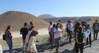 Farklı ülkelerden gelen yer bilimciler Meke Gölü ve obrukları inceledi
