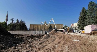 Gediz'de kamu binaları hızla yükseliyor