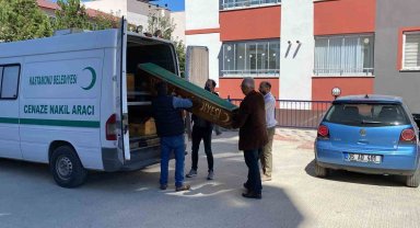 Haber alınamayan yaşlı kadın evinde ölü bulundu