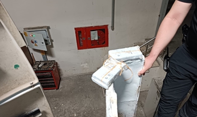 Habur'da piknik tüpü içine saklanan kaçak telefonlar yakalandı