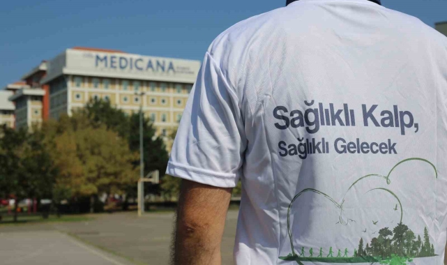 Hastane çalışanları kalp sağlığına dikkat çekmek için yürüdü
