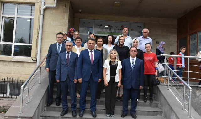 İl Milli Eğitim Müdürü Gümüş: "Hızla değişen dünyayı takip edebilen öğrenciler yetiştirmek için çalışacağız"
