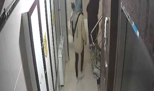 Kadın hırsızlar girdikleri daireden döviz, telefon ve makyaj malzemesi çaldı