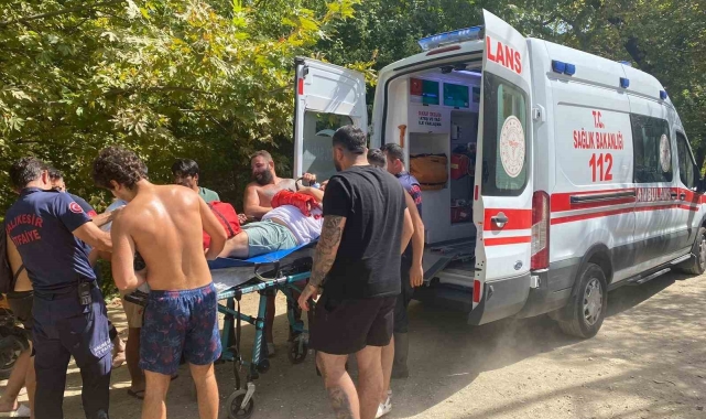 Kanyondan düşerek yaralanan kişiyi itfaiye kurtardı