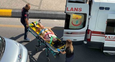 Karşıya geçmek isterken hafif ticari araç çarptı: 1 yaralı