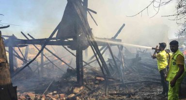 Kastamonu'da 3 ev ve 1 ahır yangında kül oldu