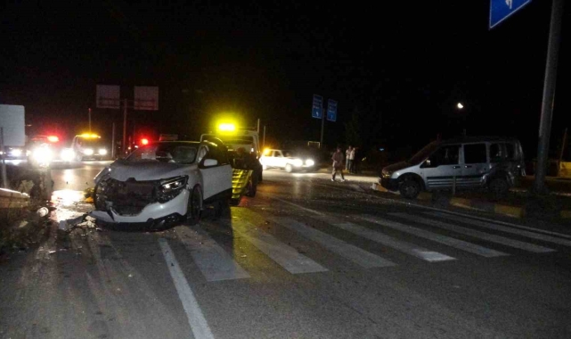 Kastamonu'da cip ile hafif ticari araç çarpıştı: 4 yaralı