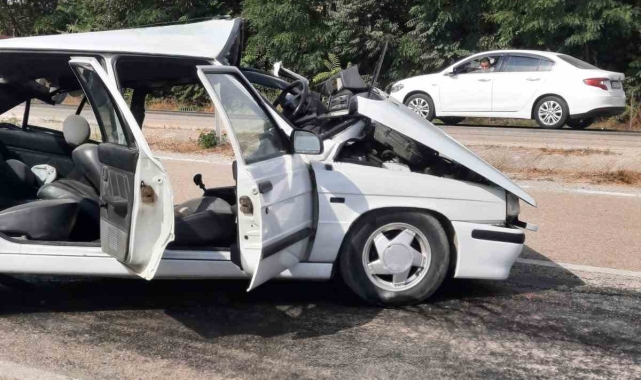 Kastamonu'da minibüs otomobil ile çarpıştı: 2 yaralı