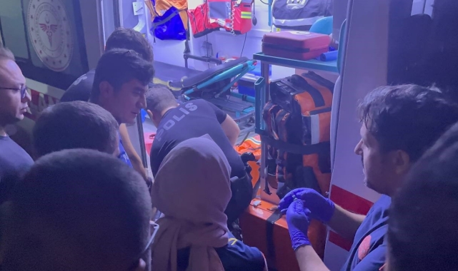 Kilis'te evini yakan ve kendine zarar veren kişiyi polis ekipleri kurtardı