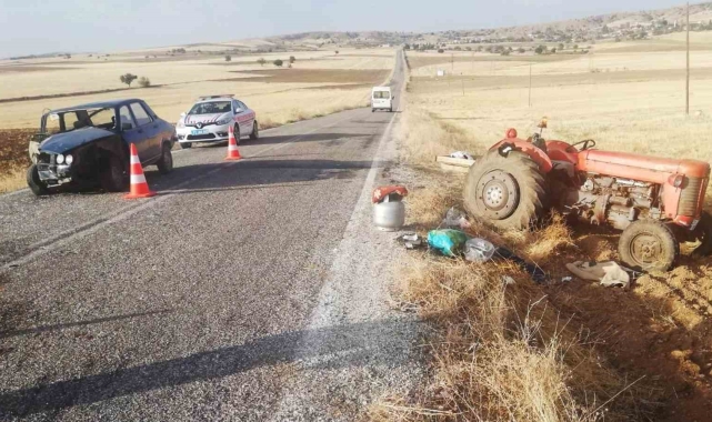 Kırıkkale'de otomobil ile traktör çarpıştı: 2 yaralı