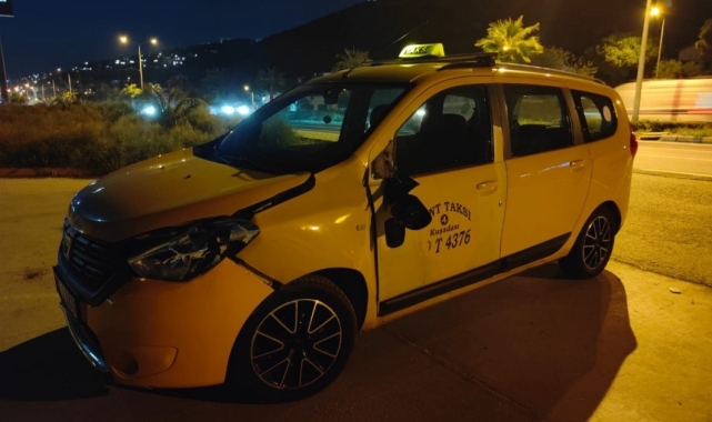 Kuşadası'nda taksinin çarptığı yaya yaralandı