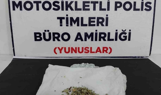 Kütahya'da motosikletli şahsın üzerinde uyuşturucu ele geçirildi