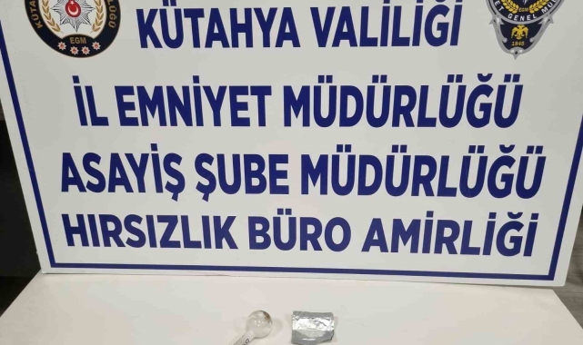 Kütahya'da şüphe üzerine durdurulan şahıstan uyuşturucu madde ele geçirildi
