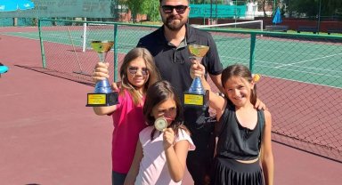 Kütahyalı minik sporcuların tenis başarısı