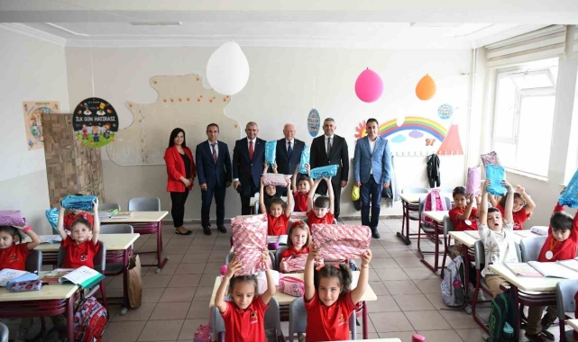 Lapseki'de 3 bin 795 öğrenci ders başı yaptı