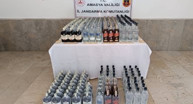 Merzifon'da bir araçta 298 litre sahte içki ele geçirildi