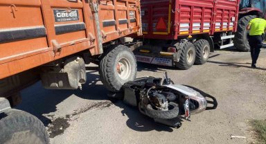 Motosikletli genç römorkun altında kalarak yaşamını yitirdi