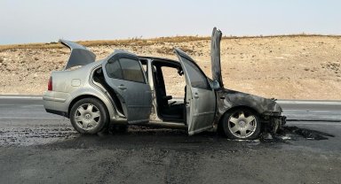 Otomobillerinin yanışını gözyaşları içinde izledi