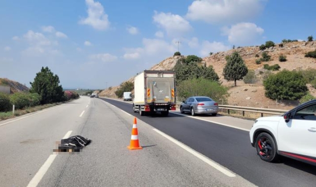 Otoyola giren yaşlı kadına araç çarptı: 1 ölü