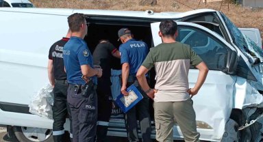 Para dolu nakil aracı otobüsle çarpıştı: 4 yaralı