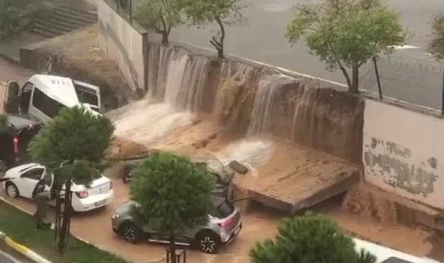 Pendik'te istinat duvarını çöktüğü esnada panik anları böyle görüntülendi